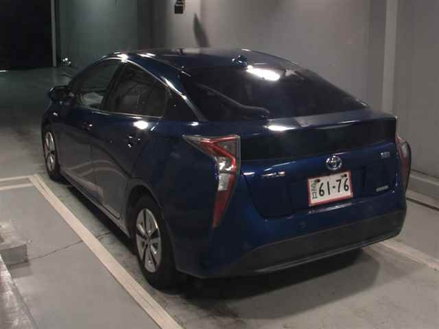 TOYOTA PRIUS 2016