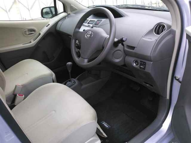 TOYOTA VITZ 2010