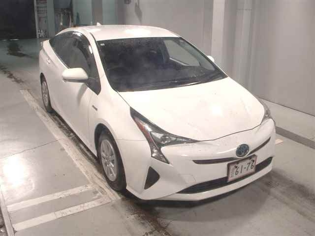TOYOTA PRIUS 2018