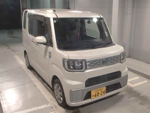 TOYOTA PIXIS MEGA 2015