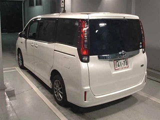 TOYOTA NOAH 2014