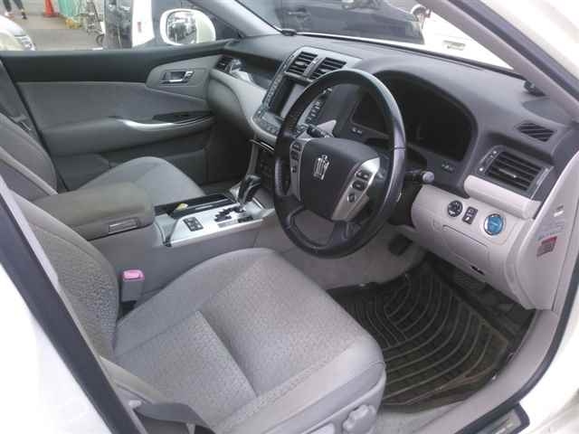 TOYOTA CROWN 2010