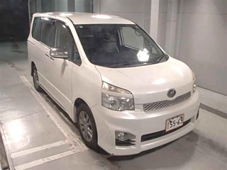 TOYOTA VOXY 2010