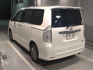 TOYOTA VOXY 2010