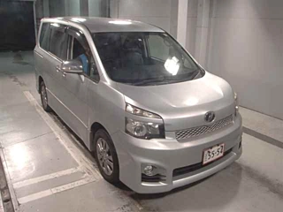 TOYOTA VOXY 2010