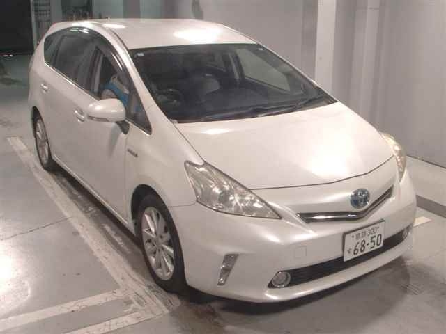 TOYOTA PRIUS ALPHA 2013
