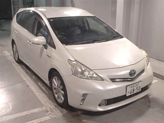 TOYOTA PRIUS ALPHA 2013