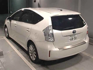 TOYOTA PRIUS ALPHA 2013