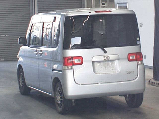 DAIHATSU TANTO 2010