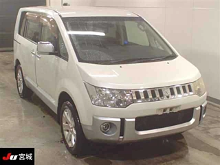 MITSUBISHI DELICA D5 2013