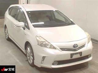 TOYOTA PRIUS ALPHA 2013