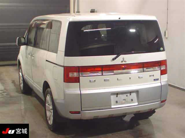 MITSUBISHI DELICA D5 2013