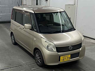 NISSAN ROOX 2011