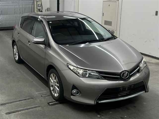TOYOTA AURIS 2012