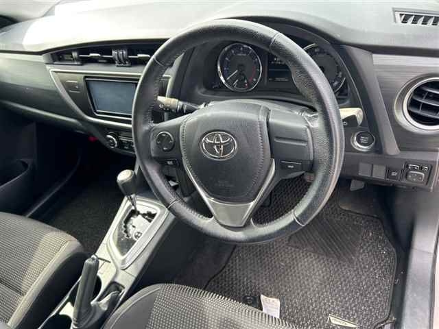TOYOTA AURIS 2012