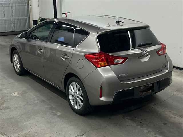 TOYOTA AURIS 2012
