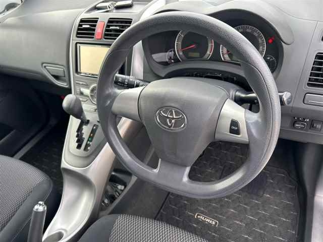 TOYOTA AURIS 2011
