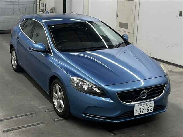 VOLVO V40 2015