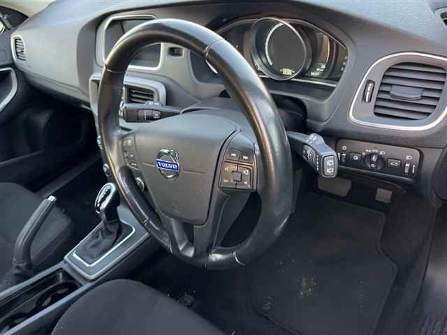 VOLVO V40 2015