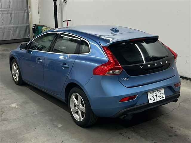 VOLVO V40 2015