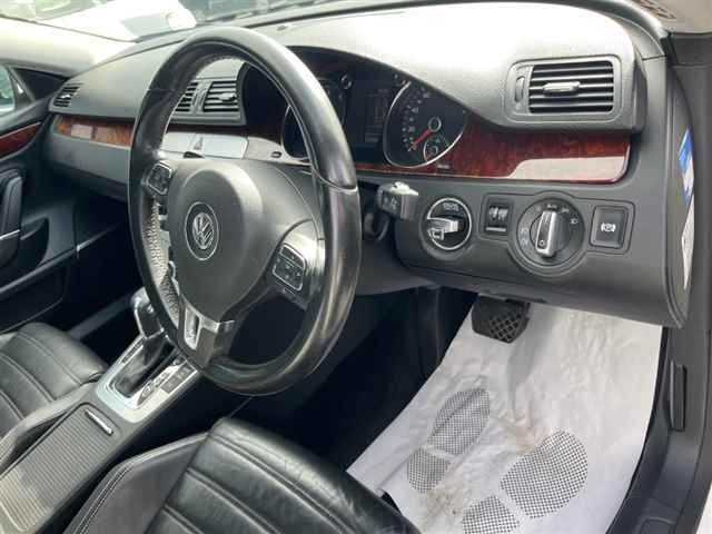 VOLKSWAGEN PASSAT 2009