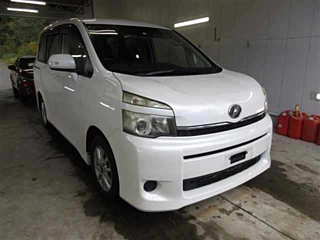 TOYOTA VOXY 2012