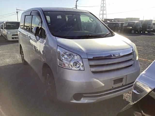 TOYOTA NOAH 2009