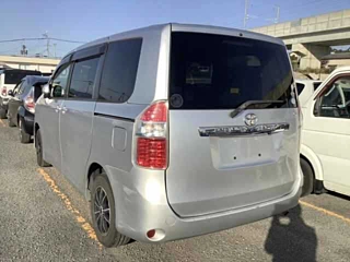TOYOTA NOAH 2009