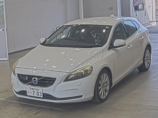 VOLVO V40 2015