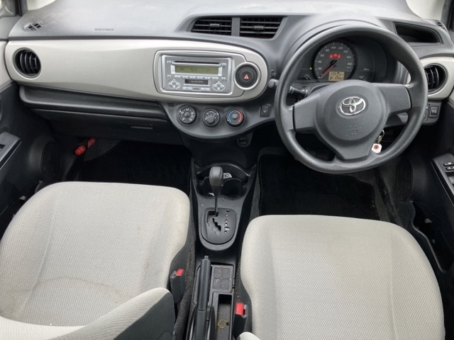 TOYOTA VITZ 2011