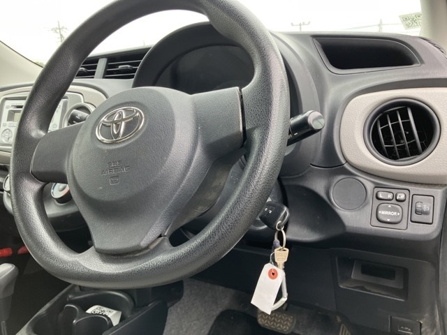 TOYOTA VITZ 2011