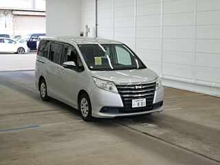 TOYOTA NOAH 2014