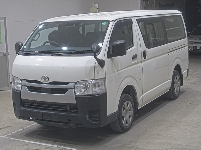 TOYOTA HIACE VAN 2021