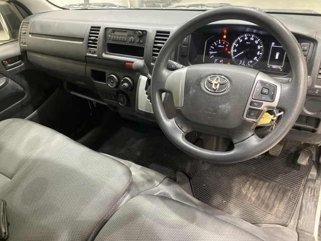 TOYOTA HIACE VAN 2021