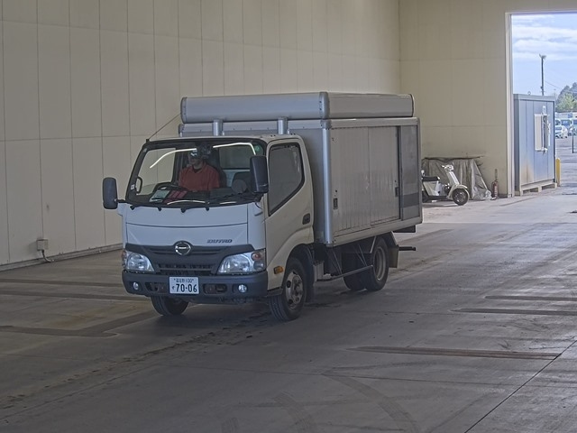 HINO DUTRO 2015