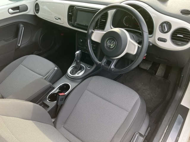 VOLKSWAGEN THE BEETLE 2012