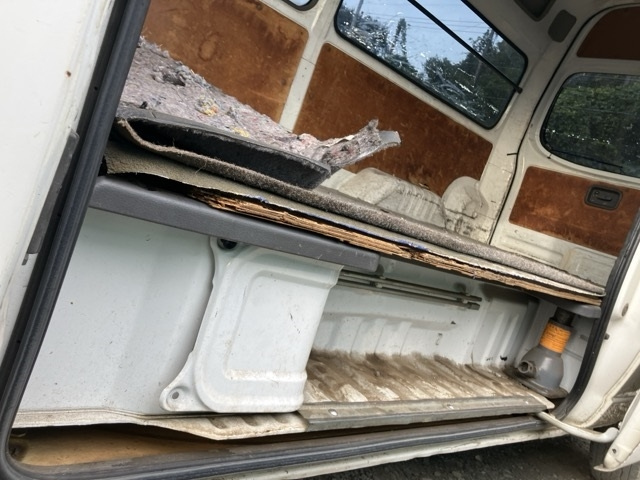 NISSAN CARAVAN VAN 2011