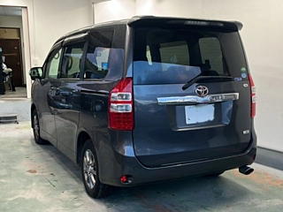 TOYOTA NOAH 2013