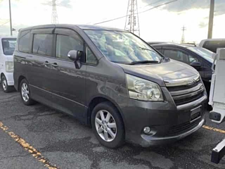 TOYOTA NOAH 2009