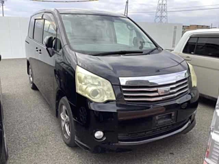 TOYOTA NOAH 2010