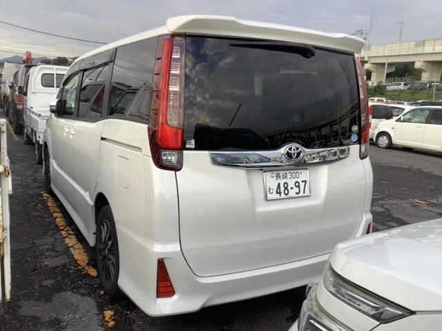 TOYOTA NOAH 2015