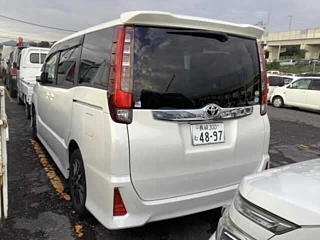 TOYOTA NOAH 2015