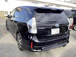 TOYOTA PRIUS ALPHA 2011