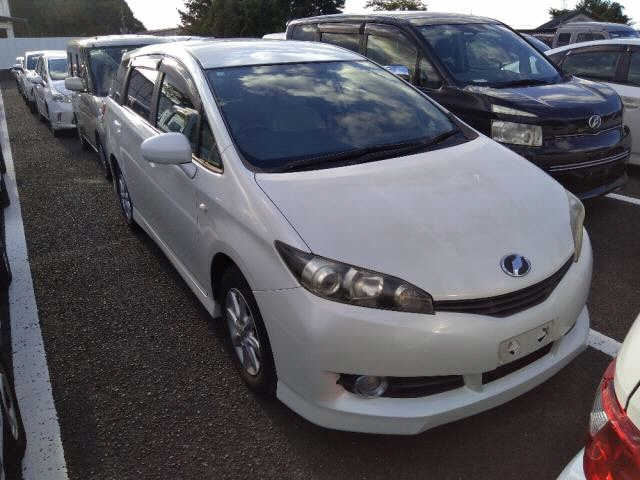 TOYOTA WISH 2010