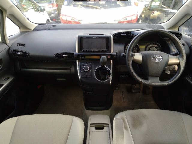 TOYOTA WISH 2010