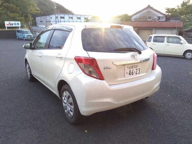 TOYOTA VITZ 2013