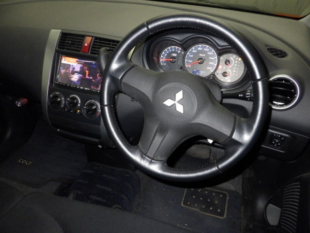 MITSUBISHI COLT PLUS 2011