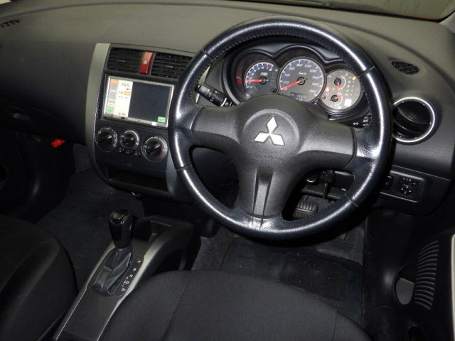 MITSUBISHI COLT PLUS 2011