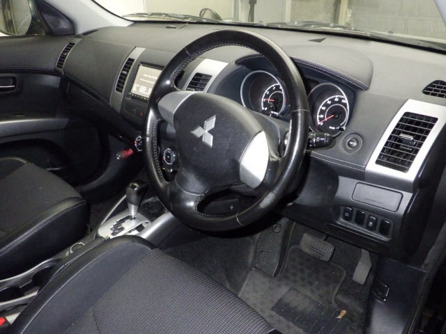 MITSUBISHI OUTLANDER 2011