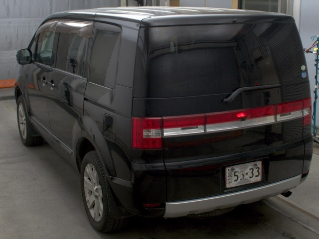 MITSUBISHI DELICA D5 2011